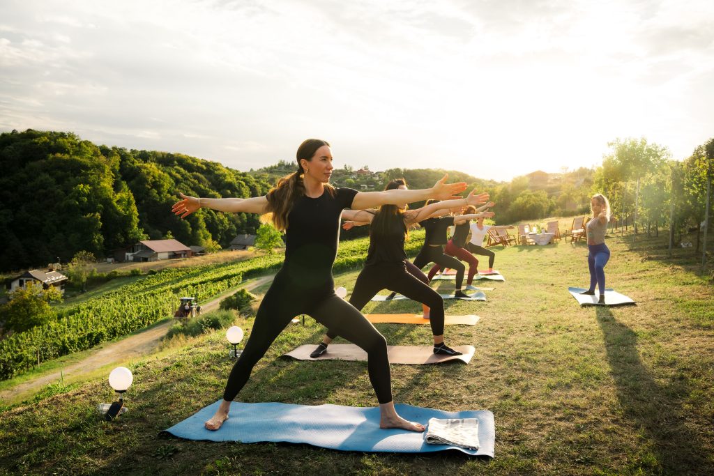 Doživite Vino & Yoga u Vinariji Žnidarić – yogu i meditaciju među trsovima, prirodu, degustaciju nagrađivanih vina i domaće proizvode.
