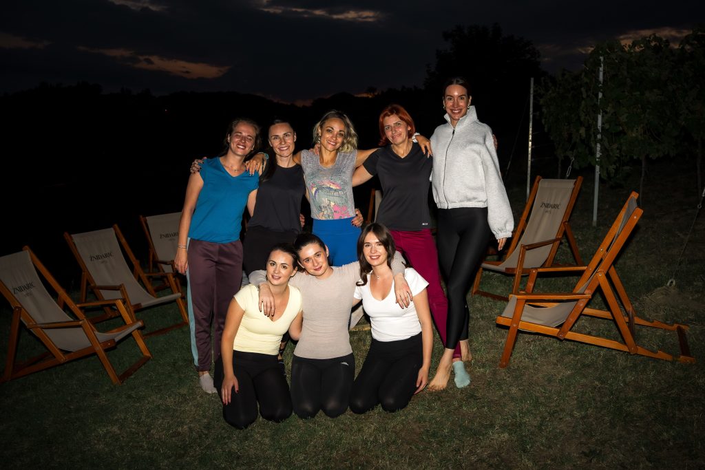 Doživite Vino & Yoga u Vinariji Žnidarić – yogu i meditaciju među trsovima, prirodu, degustaciju nagrađivanih vina i domaće proizvode.